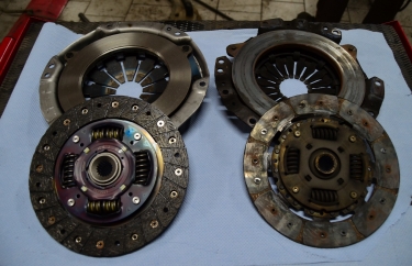 Старый и новый комплект сцепления Сузуки Свифт