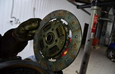 Диск сцепления Сузуки Свифт очень сильно изношен